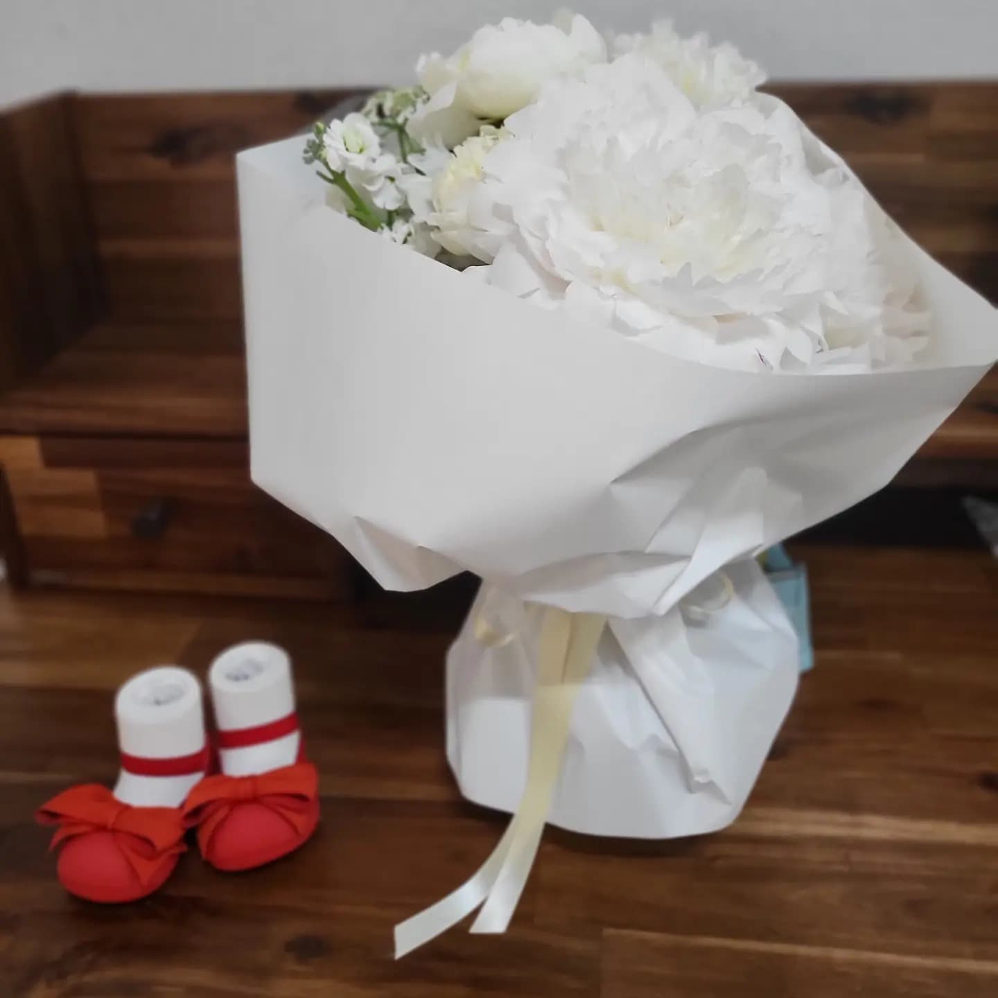 얼굴 크고 지성깊고
