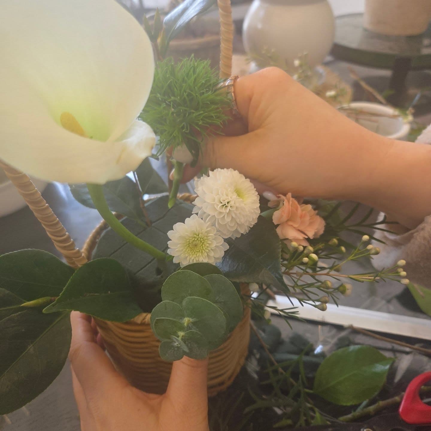 꽃꽂이 수업 중